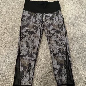 Mono B Patterned Capri